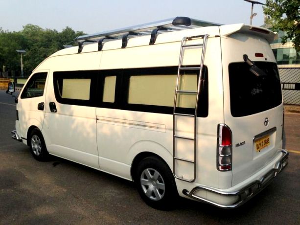 7 Seater Toyota Hiace Van